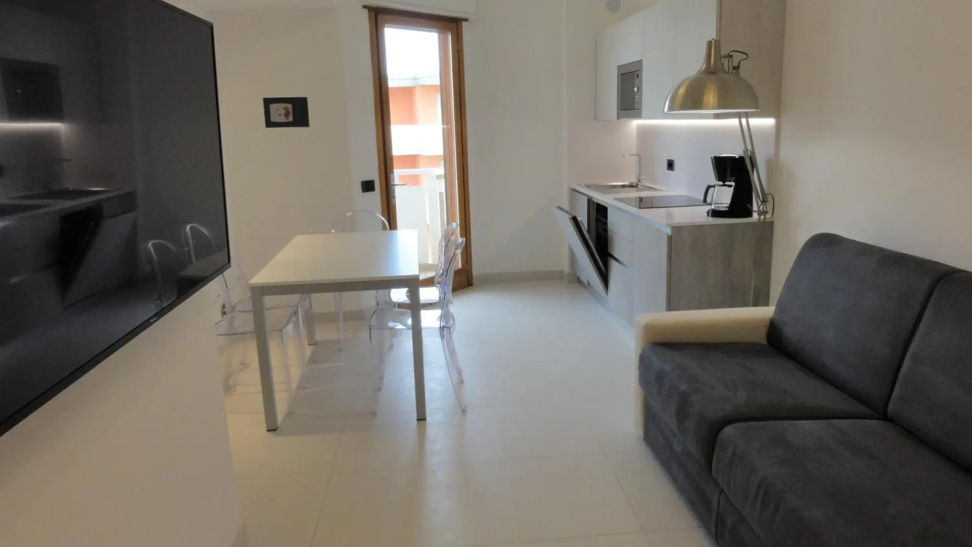 Corso - Appartamenti Bibione 0*,